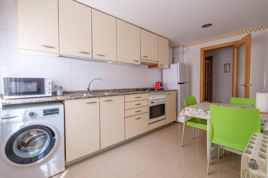 Apartamento En Complejo Residencial, Con Piscina. Салоу Экстерьер фото